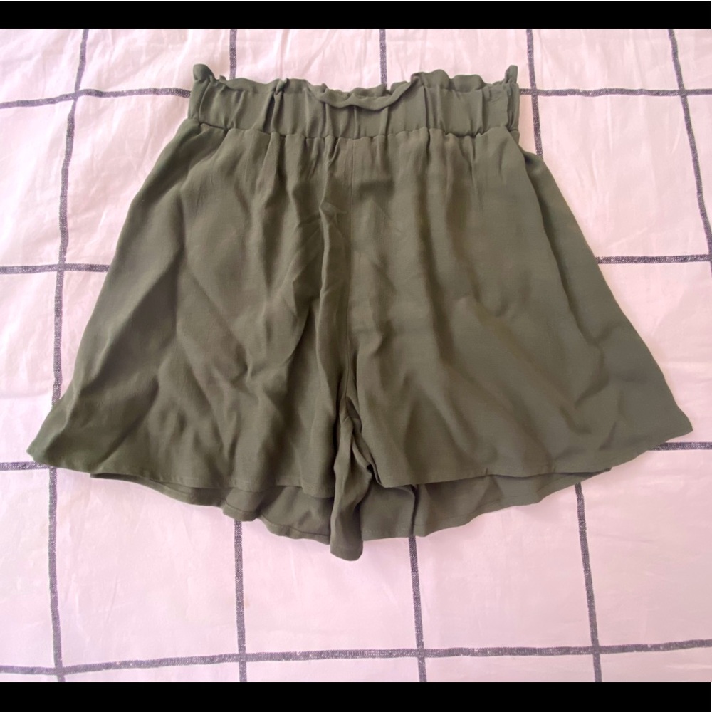 Hollister Ultra High Rise Paper Bag Short